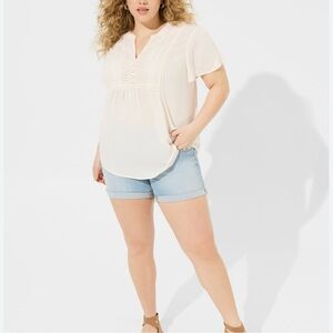 Torrid Crinkle Cream Fluttery Sleeves Blouse Size 3X